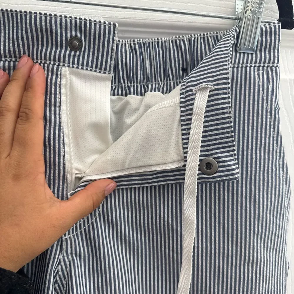 Abercrombie & fitch women’s stripped lined white and blue shorts size XS